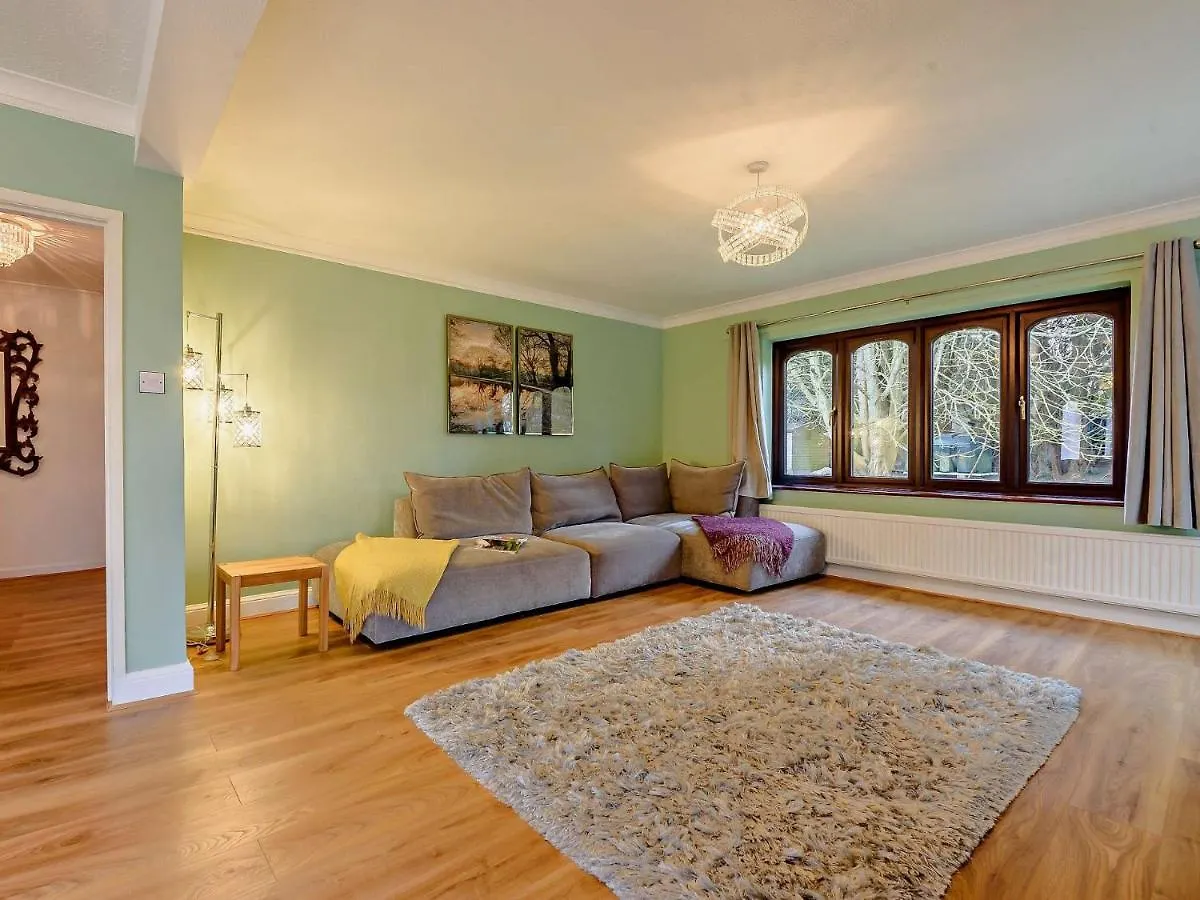 5 Bed In Burridge 89078 Villa Curdridge