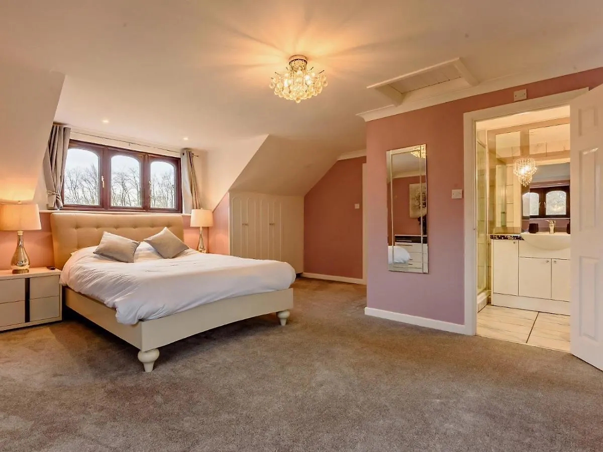5 Bed In Burridge 89078 Villa Curdridge 0*,  United Kingdom