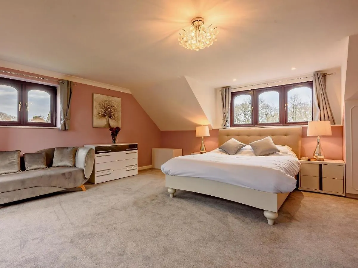 5 Bed In Burridge 89078 Villa Curdridge 0*,