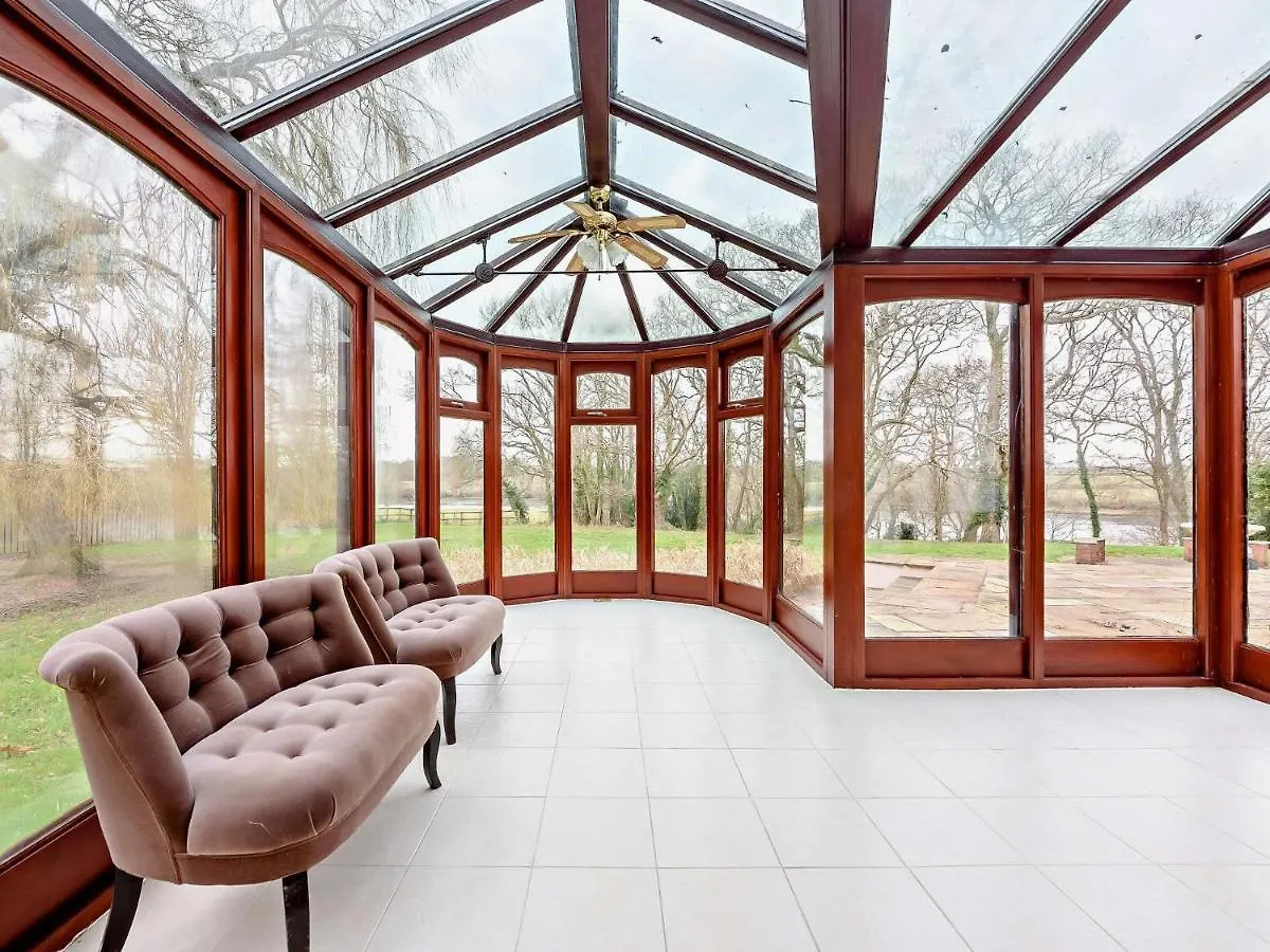 5 Bed In Burridge 89078 Villa Curdridge