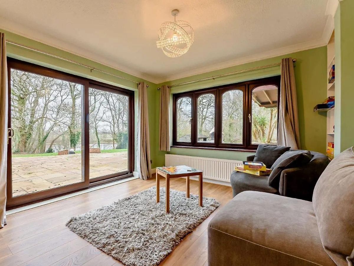 5 Bed In Burridge 89078 Villa Curdridge Holiday home